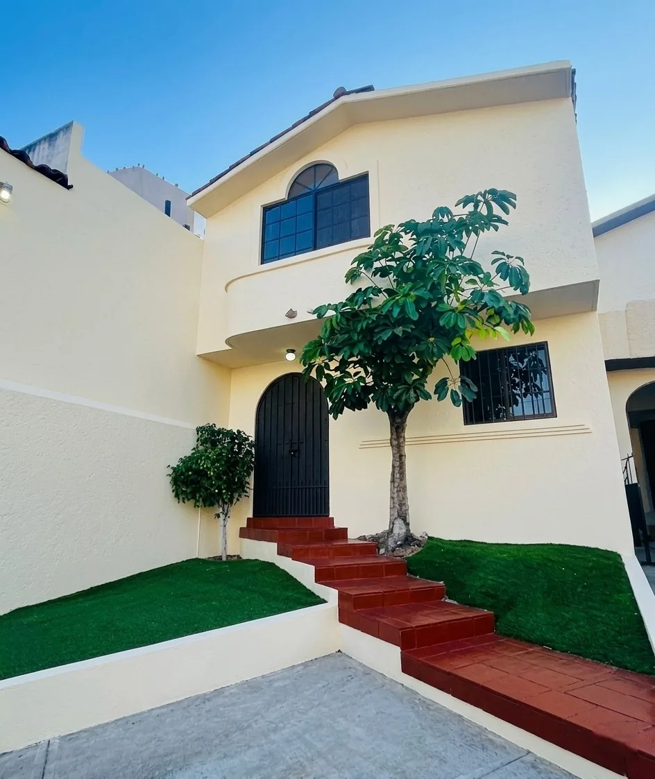 Vive en Fracc. Monterrey: Privada exclusiva de 6 casas a minutos de San Ysidro